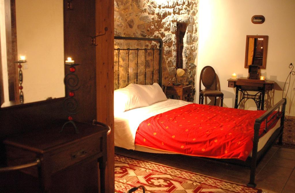 Archontiko Nikolopoulou Hotel Витина Стая снимка