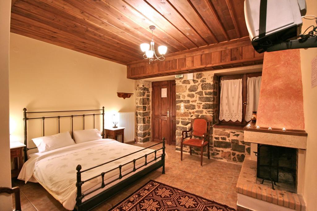 Archontiko Nikolopoulou Hotel Витина Стая снимка
