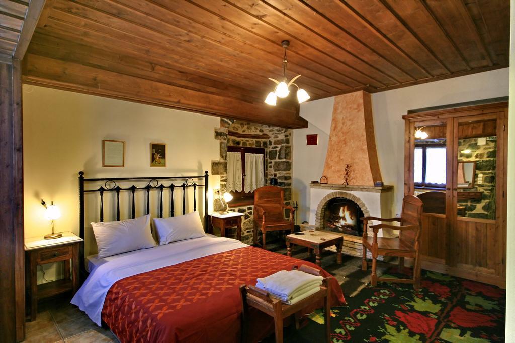Archontiko Nikolopoulou Hotel Витина Стая снимка